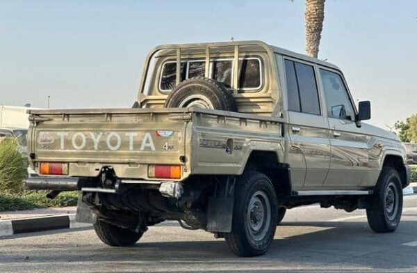 TOYOTA LAND CRUISER DOUBLE CABIN PICKUP