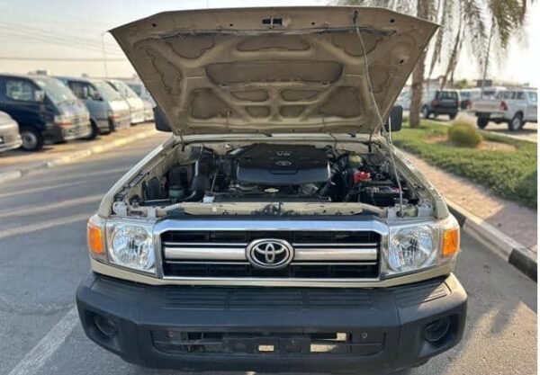 TOYOTA LAND CRUISER DOUBLE CABIN PICKUP