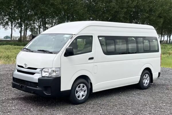 2019 toyota hiace bus 4x4