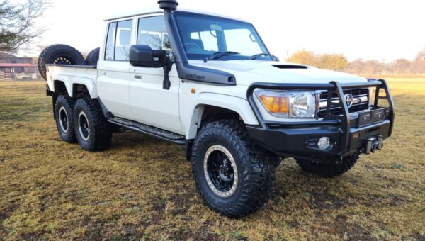 6x6 land cruiser pickup