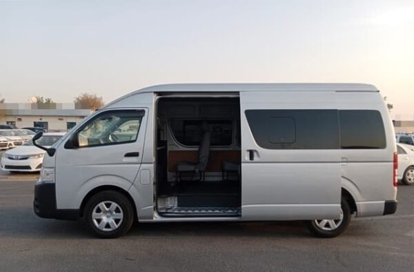 minibus toyota hiace