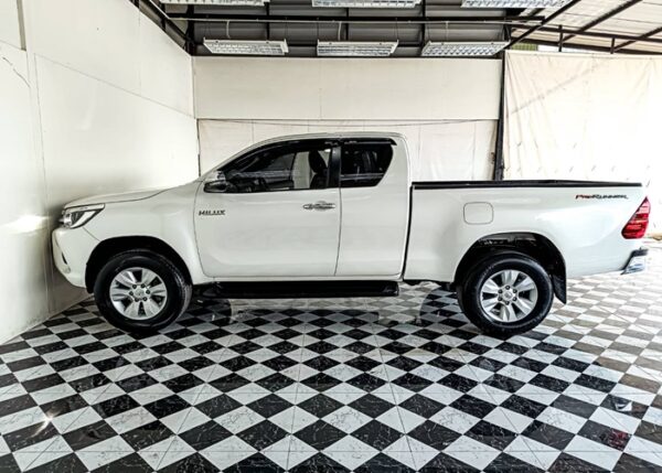 2020 TOYOTA HILUX SMART CAB