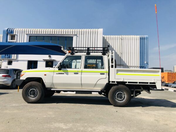 Toyota Land Cruiser 79 DC